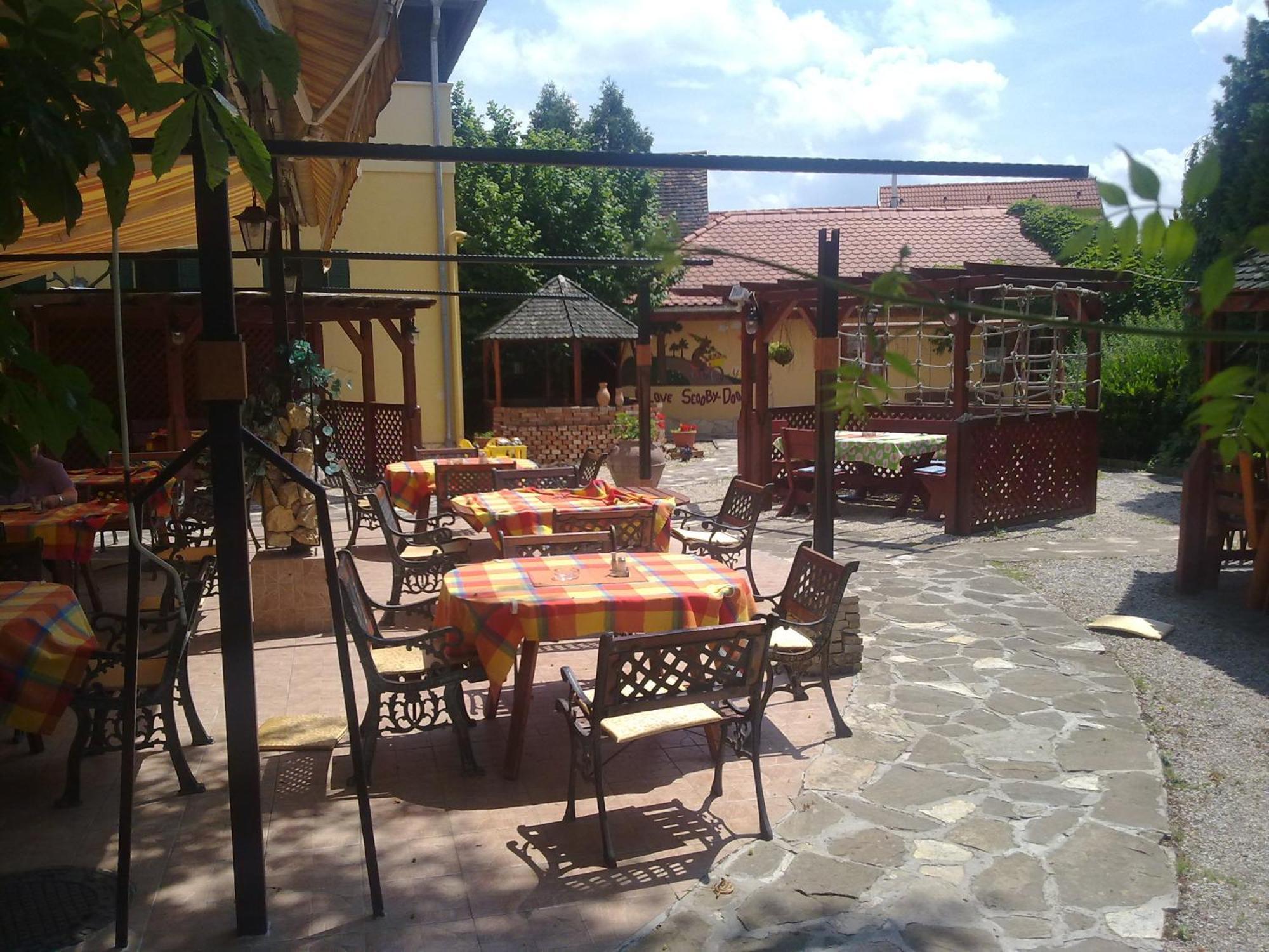 Vadasz Panzio Es Etterem Szombathely Bagian luar foto