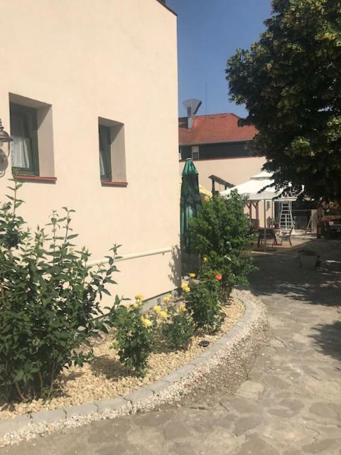 Vadasz Panzio Es Etterem Szombathely Bagian luar foto